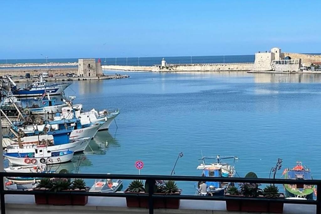 Апартаменты Emozioni Dal Porto Трани Экстерьер фото